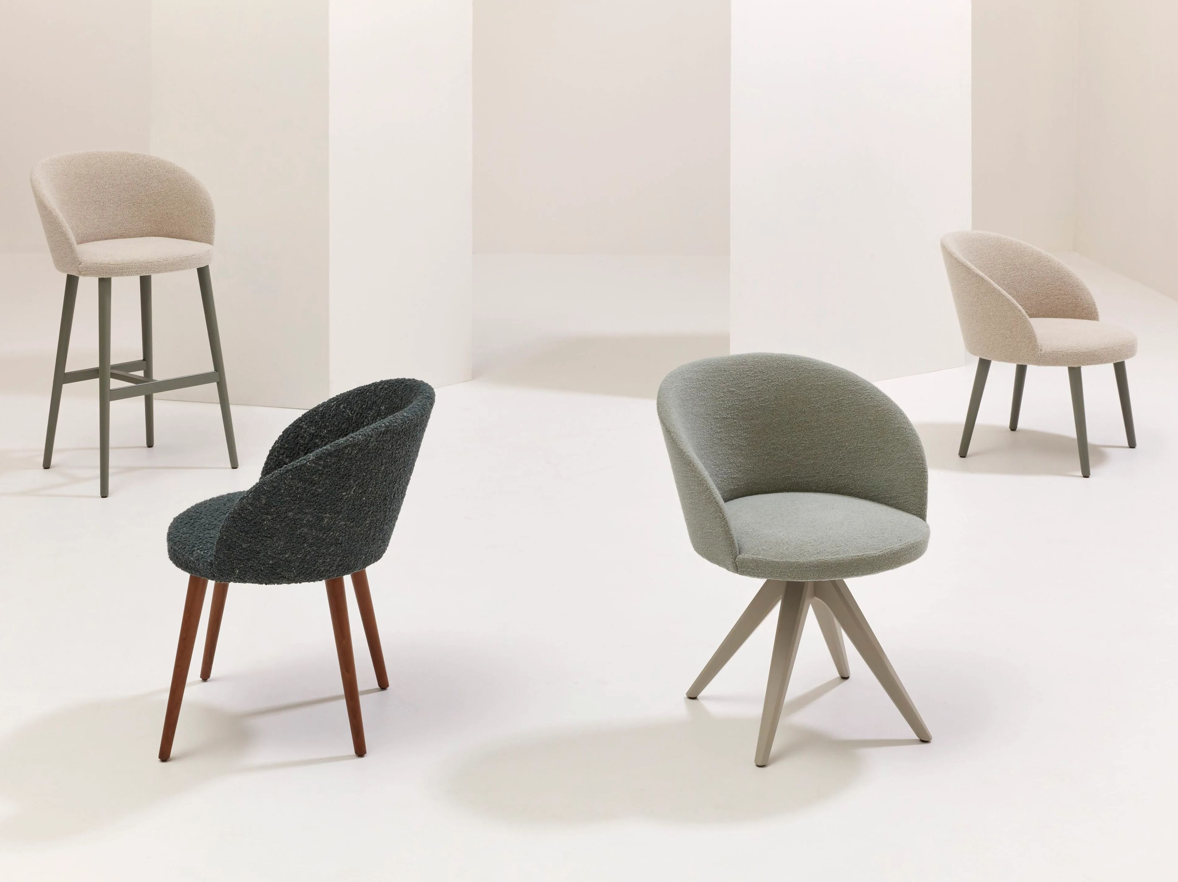 Стул на насесте из бука с подлокотниками Billiani Мэрилин ARCH-00063181 - Вид №1