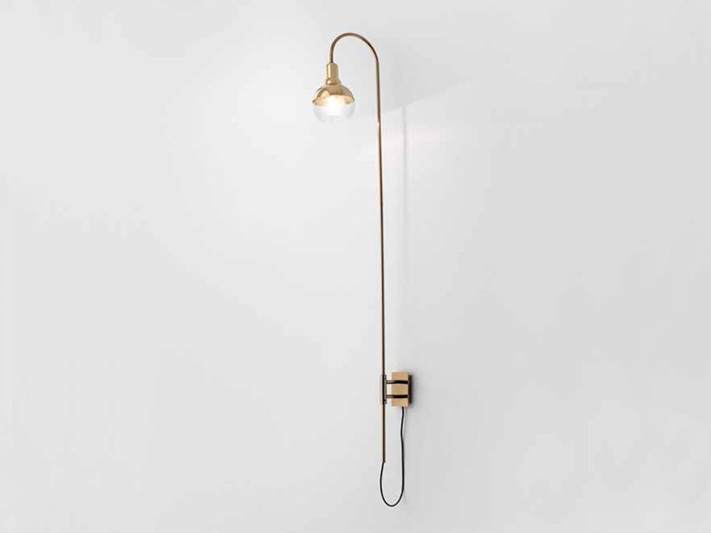 051104 Бра латунь - прозрачное стекло Aromas del Campo Helmet Curve 