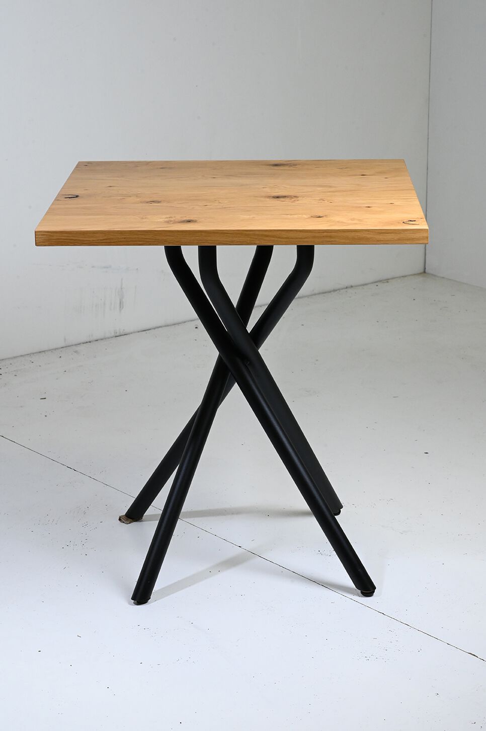 Стол с металлическим основанием для контракта Sedex филиал ARCH-00134732 - Вид №1