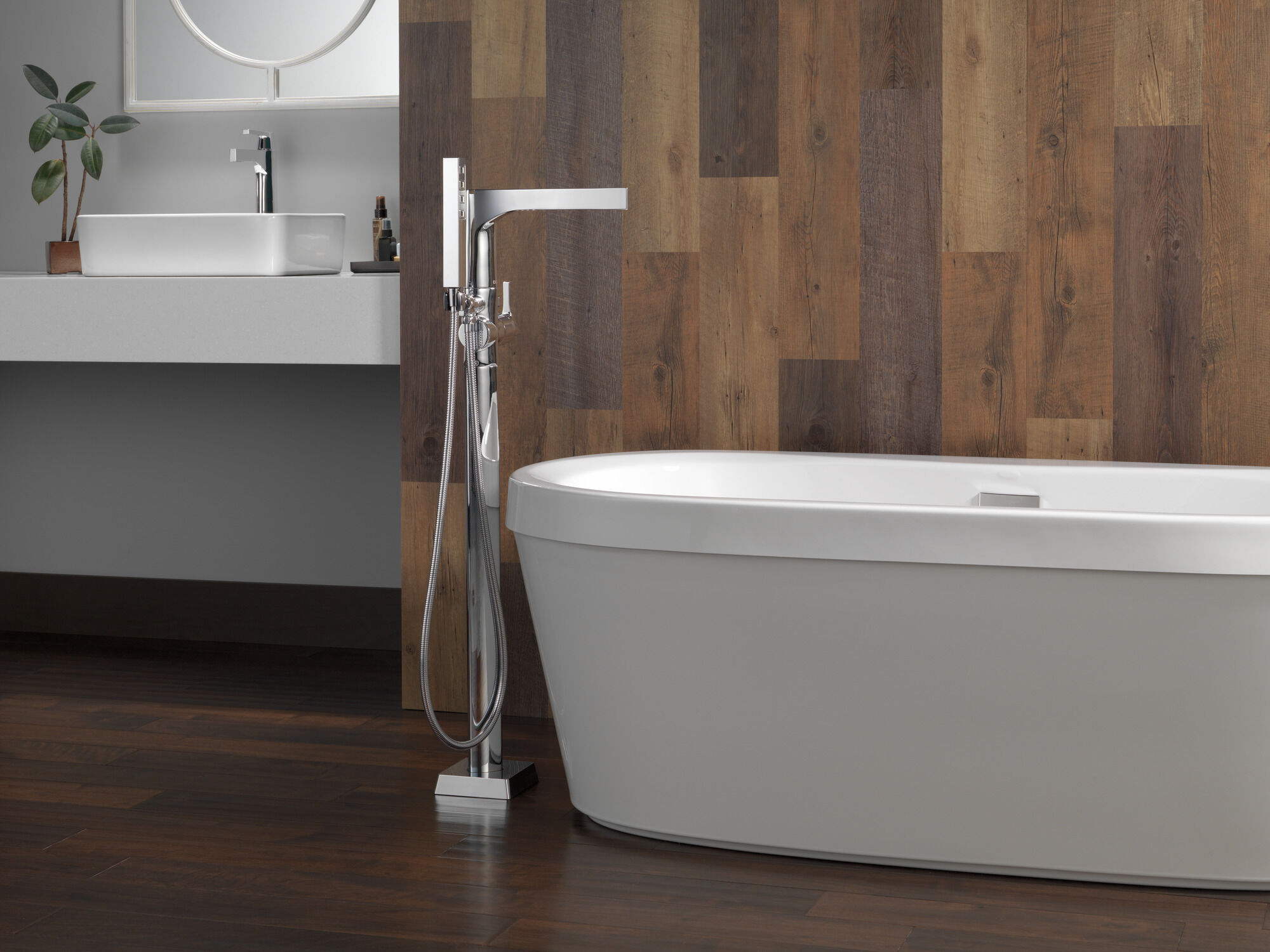 T4774-FL Напольная накладка для ванны с одной ручкой и ручным душем Delta Faucet Zura Хром  - Вид №9