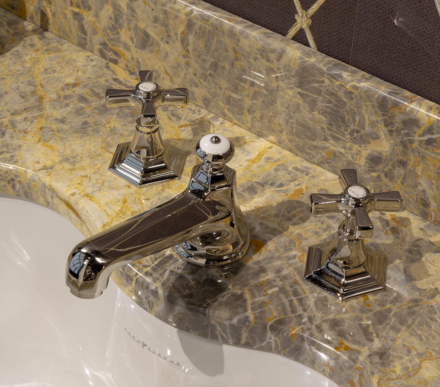 Смеситель для раковины с 3 отверстиями и отдельными розетками Park Avenue Crowe ARCH-00092376 - Вид №1