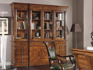 Отдельно стоящий книжный шкаф из массива дерева с ящиками