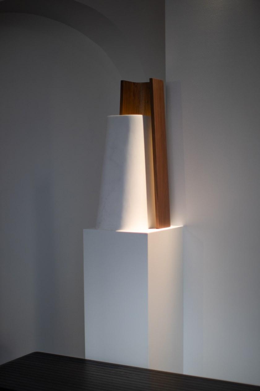 REDA AMALOU DESIGN Настольная лампа из мрамора и ореха sun-id-1508718 - Вид №3