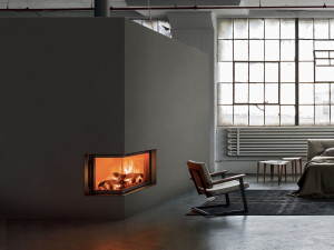 Встроенный дровяной камин с двойным фасадом