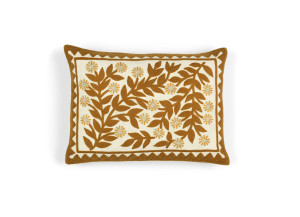 Льняная вышитая прямоугольная подушка