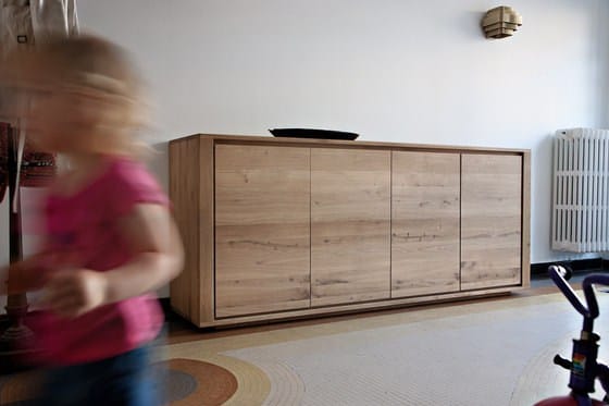 Шкаф из массива дерева с распашными дверями Ethnicraft Shadow ARCH-00026782 - Вид №3