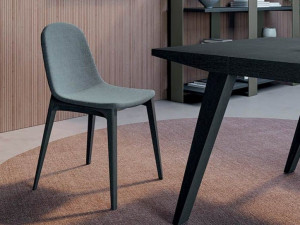 Тканевый стул