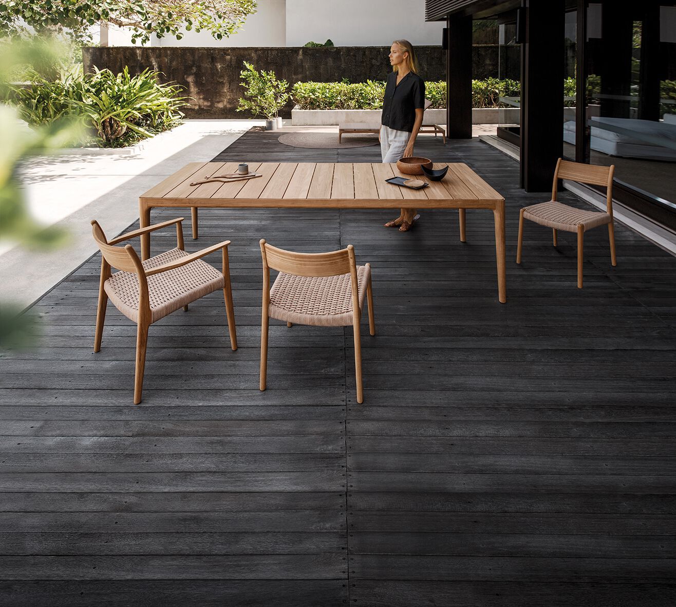 Стул для сада из тикового дерева с подлокотниками Gloster ARCH-00106435 - Вид №6