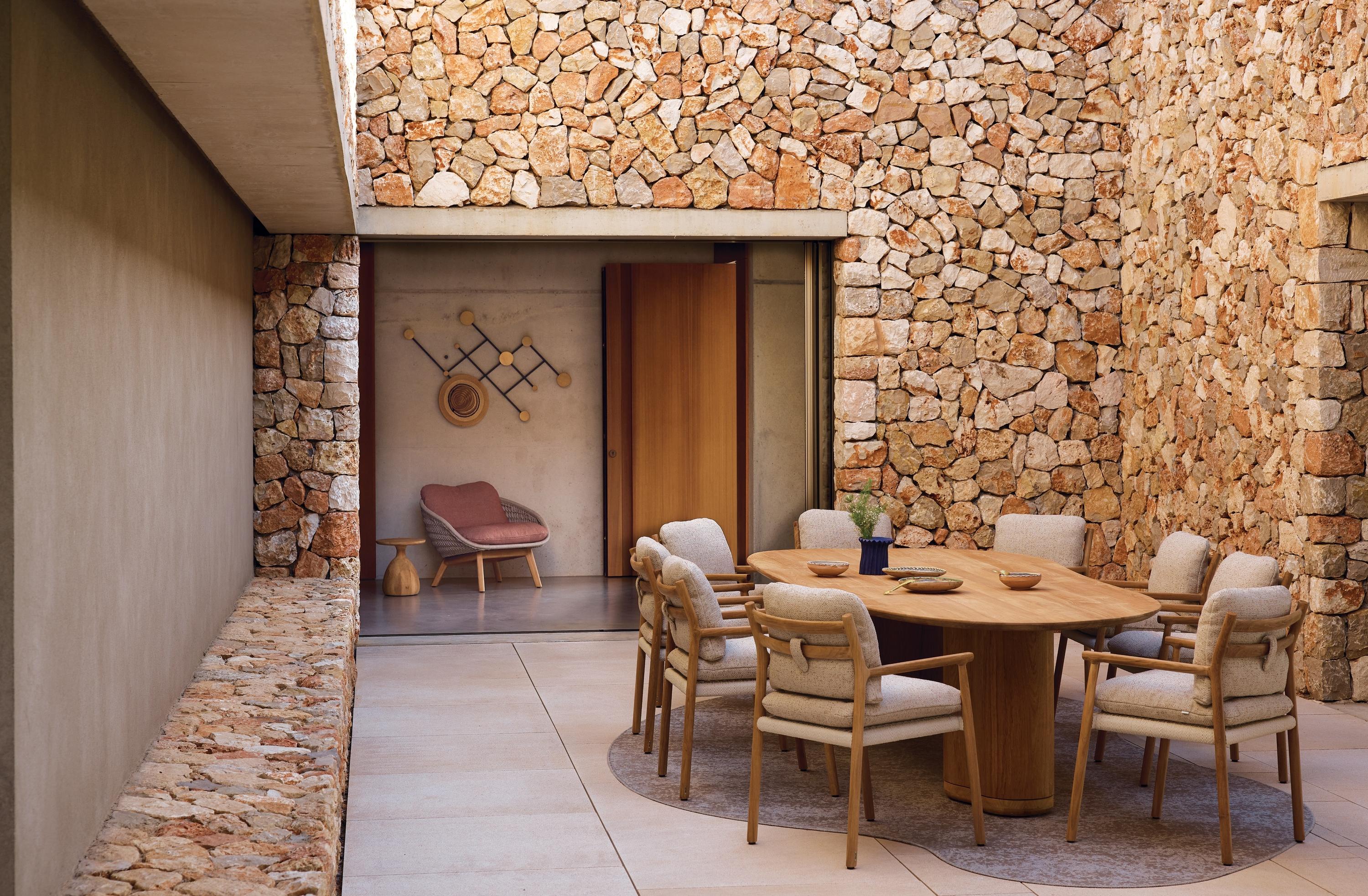 Круглый обеденный стол из тикового дерева MANUTTI Ogado ARCH-00020903 - Вид №1