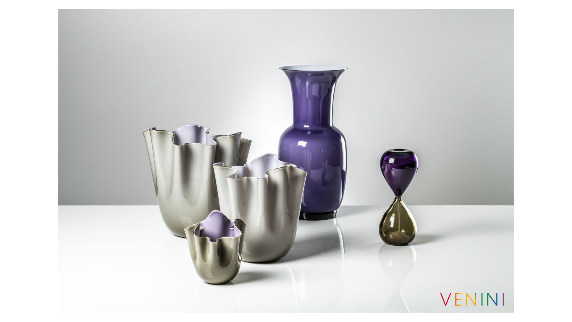 10640943 VENINI Ваза Venini "Фаццолетто Опалино" 24х20см (Фульвио Бьянкони, Паоло Венини), 1948г (серая, индиго) Стекло  - Вид №1