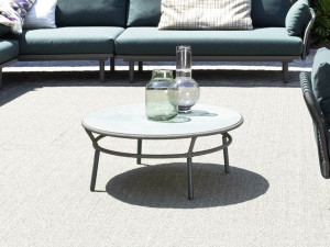 Круглый алюминиевый и деревянный садовый столик