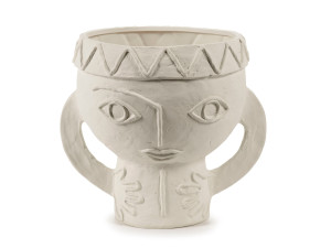 Круглая каменная ваза