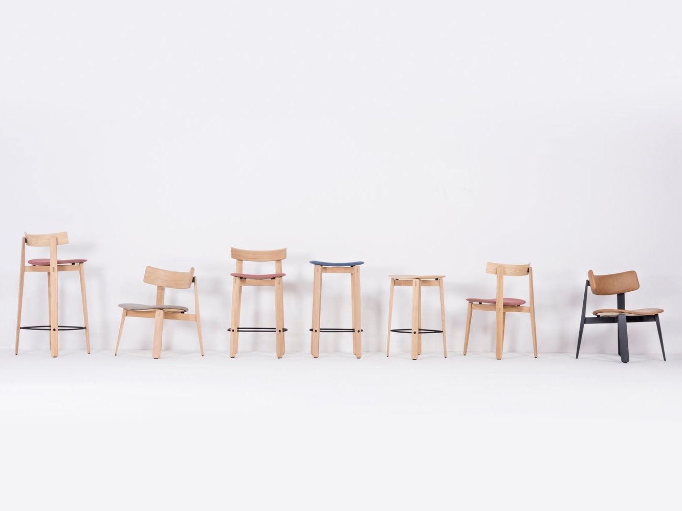 Дубовый барный стул с подставкой для ног Gazzda ARCH-00009485 - Вид №4