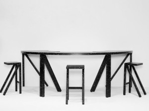 Высокий круглый настенный стол