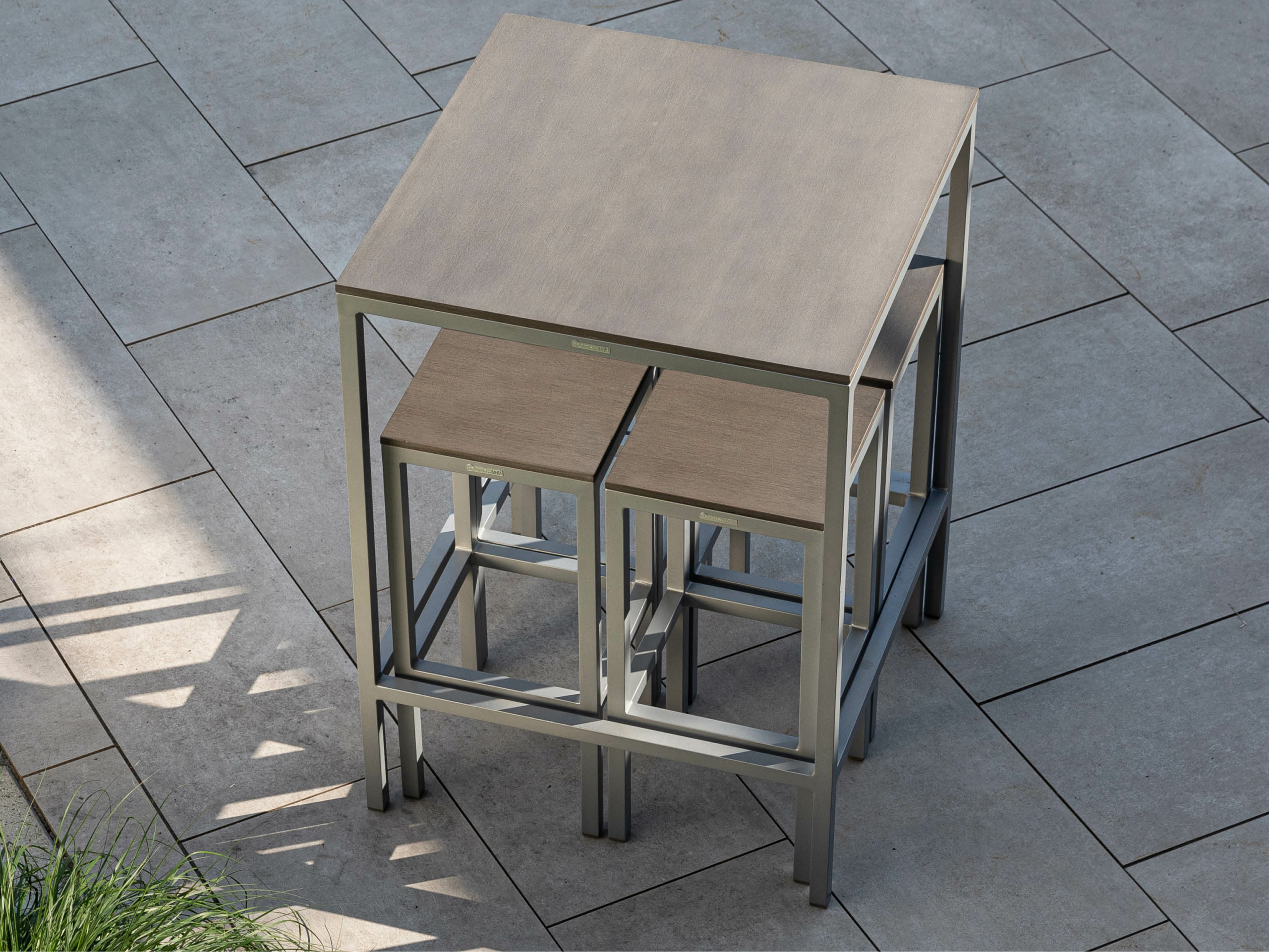 60.00.0367 Dice Bar Set - 4 барных стула и 1 стол Mbm