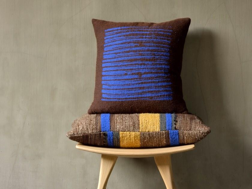 Ethnicraft Квадратная тканевая подушка для дивана Mystic ink 21066 - Вид №4