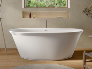 Овальная ванна в центре комнаты в Долотеке©