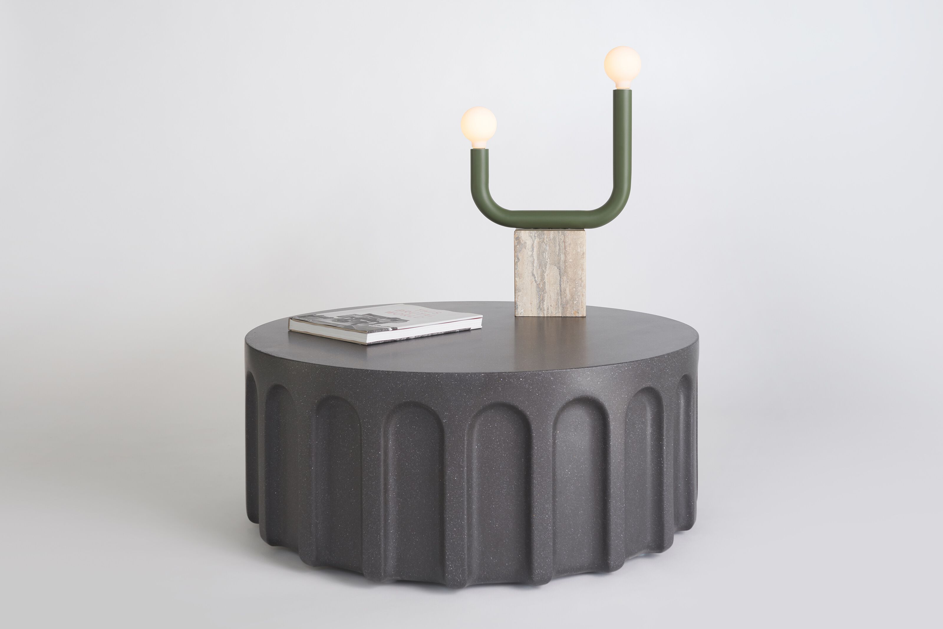 Низкий круглый журнальный столик из железобетона Phase Design форум ARCH-00090436 - Вид №5