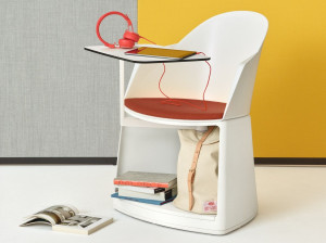 Кресло с подлокотниками с отсеком для хранения на колесах