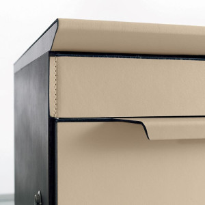 Кожаный офисный комод с колесами