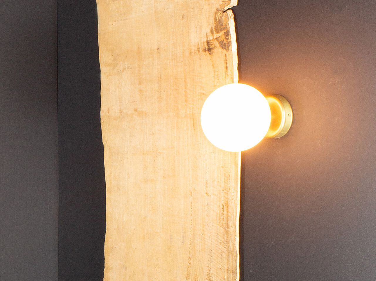 Латунный светодиодный настенный светильник Renzo Serafini сфера ARCH-00034330