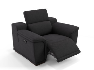 Тканевое кресло с подлокотниками