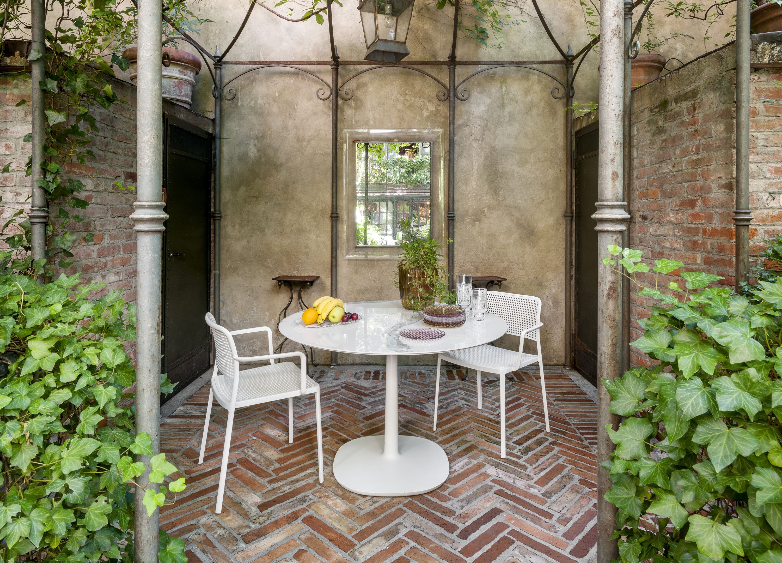 Круглый садовый стол из керамогранита Kartell MULTIPLO ARCH-00095365 - Вид №1