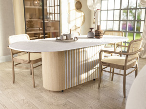 Дубовый стол с столешницей из смолы