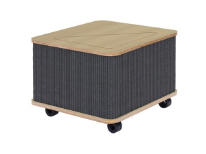 Низкий журнальный столик из войлока с колесами