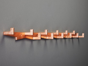 Металлическая вешалка для одежды