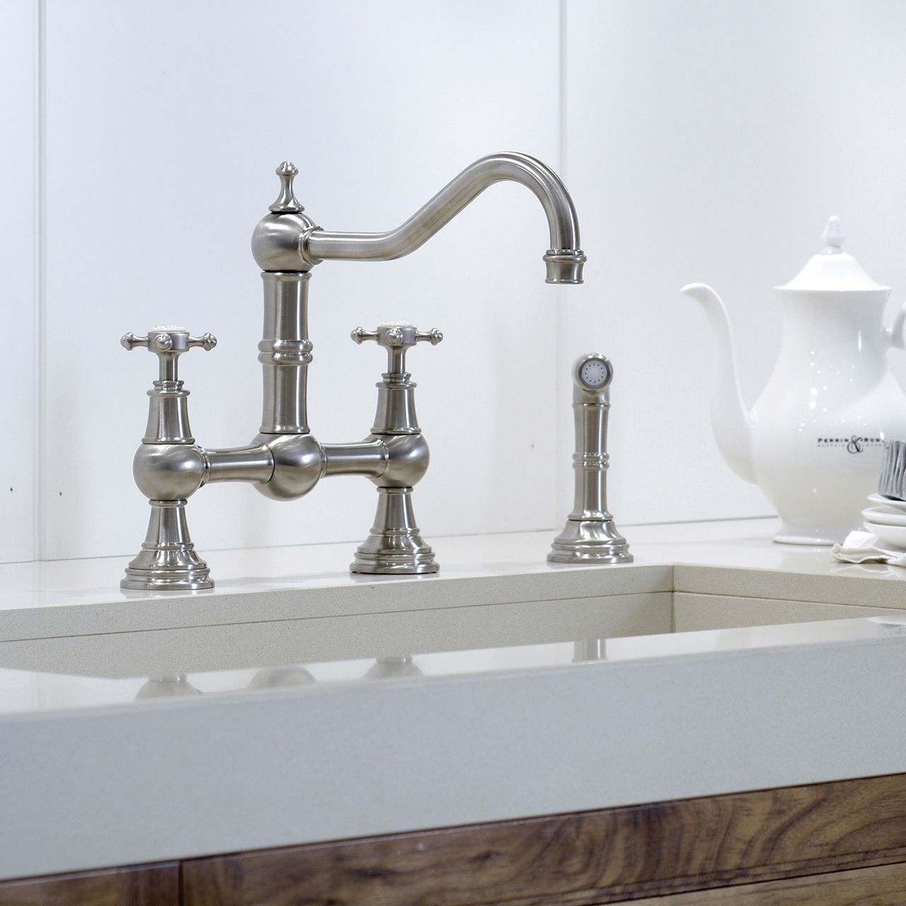 4755 Смеситель для мойки Provence с перекрестными ручками и ополаскивателем Traditional Perrinandrowe - Вид №2