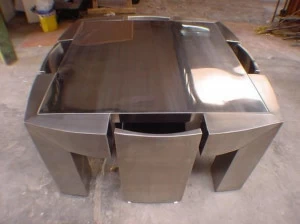 ICI ET LÀ Квадратный стол из нержавеющей стали Connect