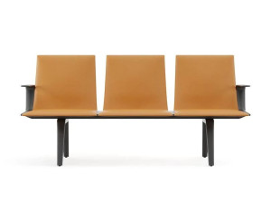 Сидение на перекладине с подлокотниками