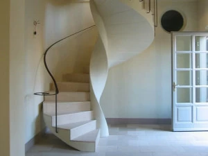 Naturalmente Puglia Самонесущая винтовая каменная винтовая лестница