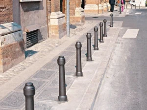 Neri Столб чугунный для цепей Nyssa