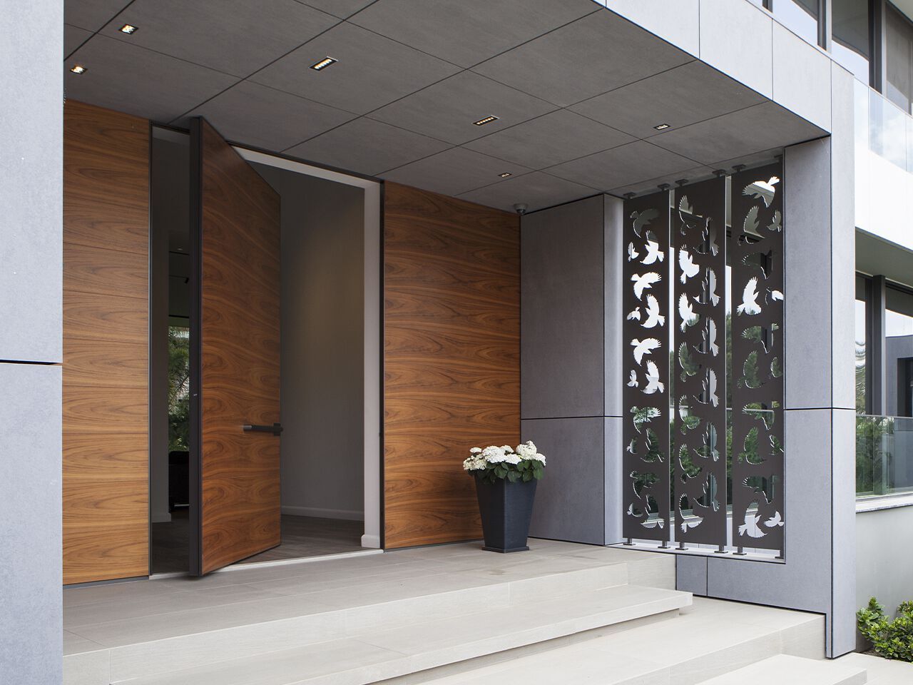 Деревянная входная дверь Oikos Synua ARCH-00090007