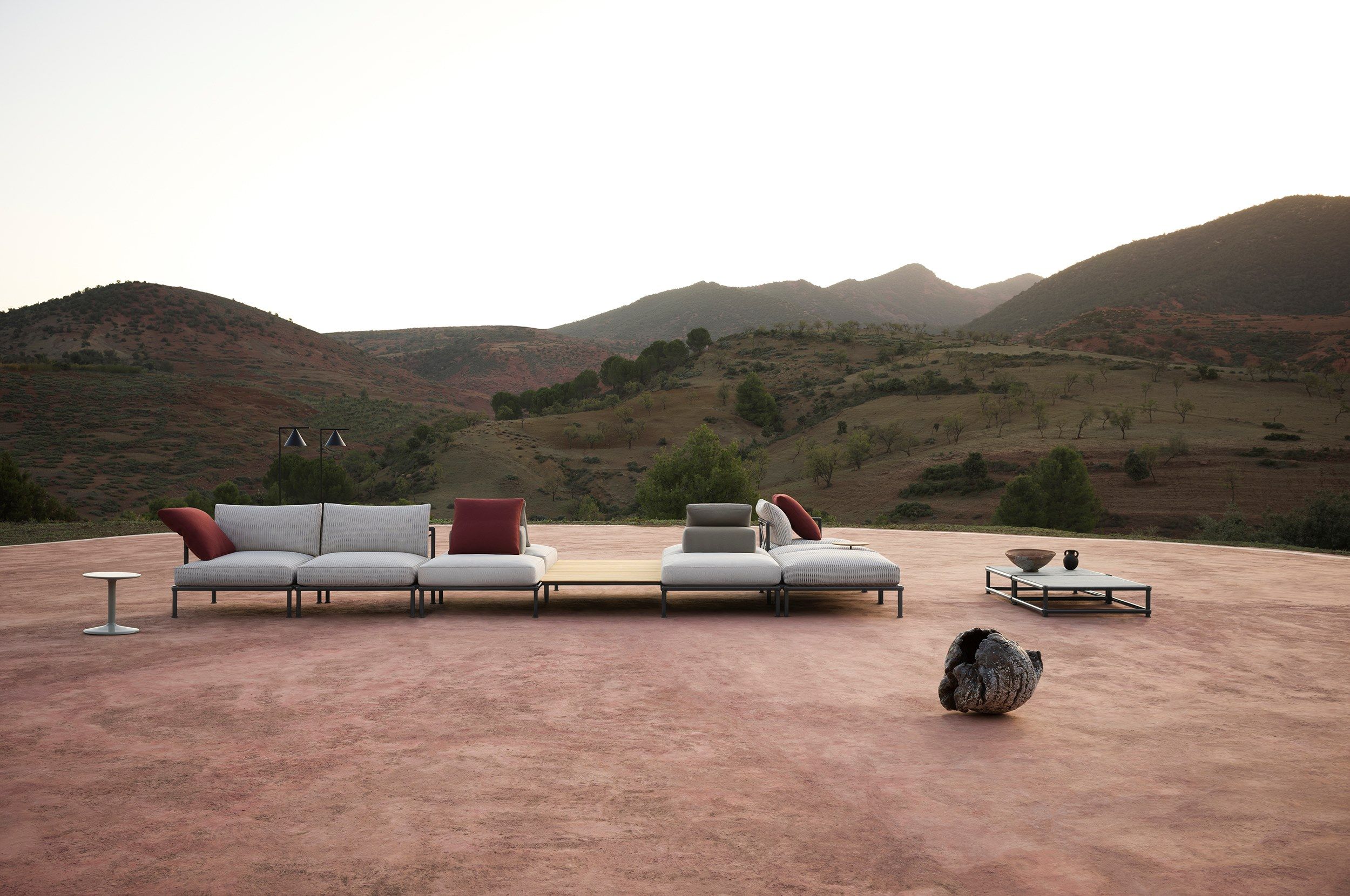 Алюминиевый садовый столик с каменным верхом B&B Italia Outdoor Nooch ARCH-00140701 - Вид №1