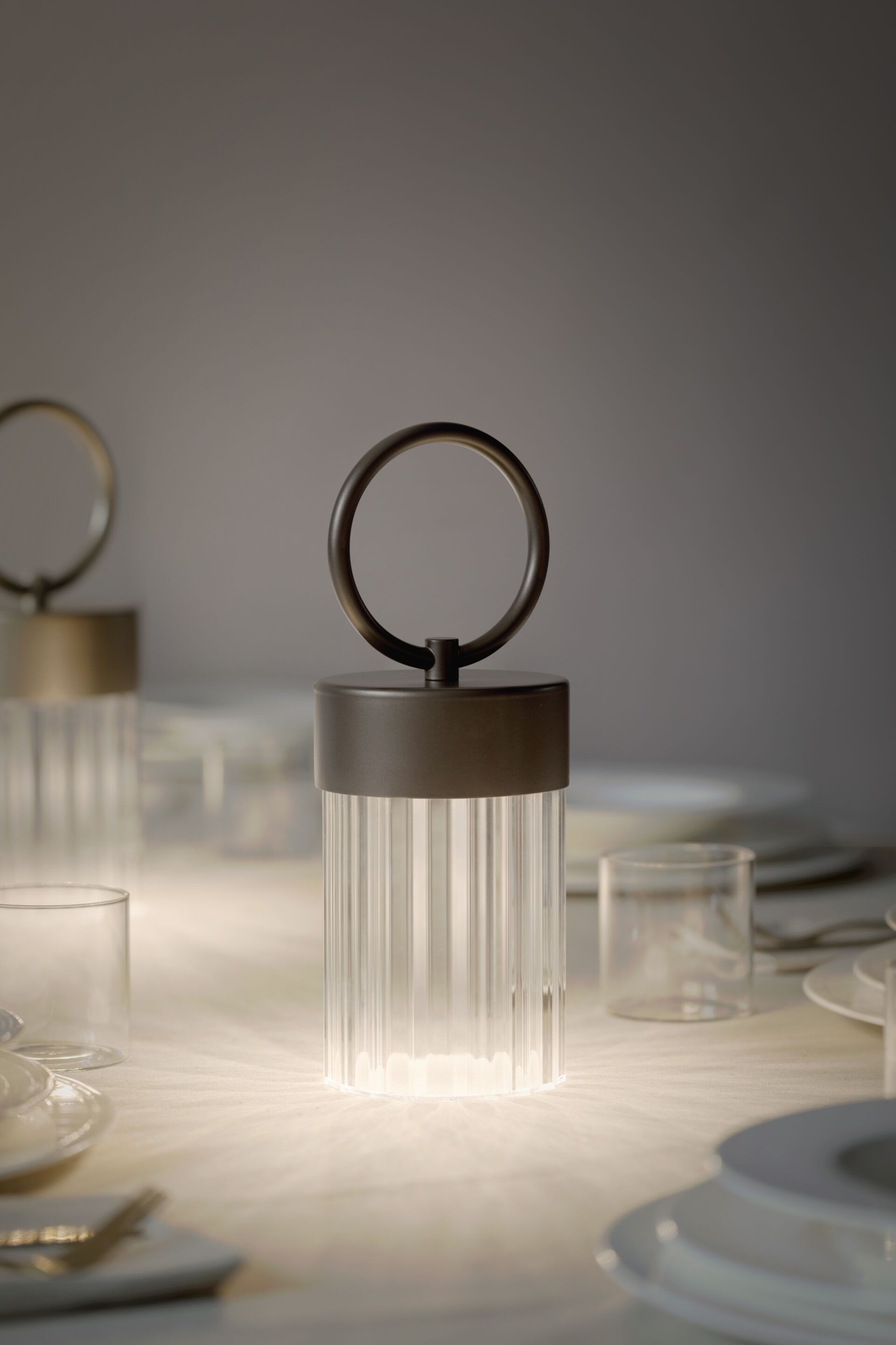 Светодиодная настольная лампа из плексигласа® с USB-зарядкой Contardi CLARETTA ARCH-00101103 - Вид №8