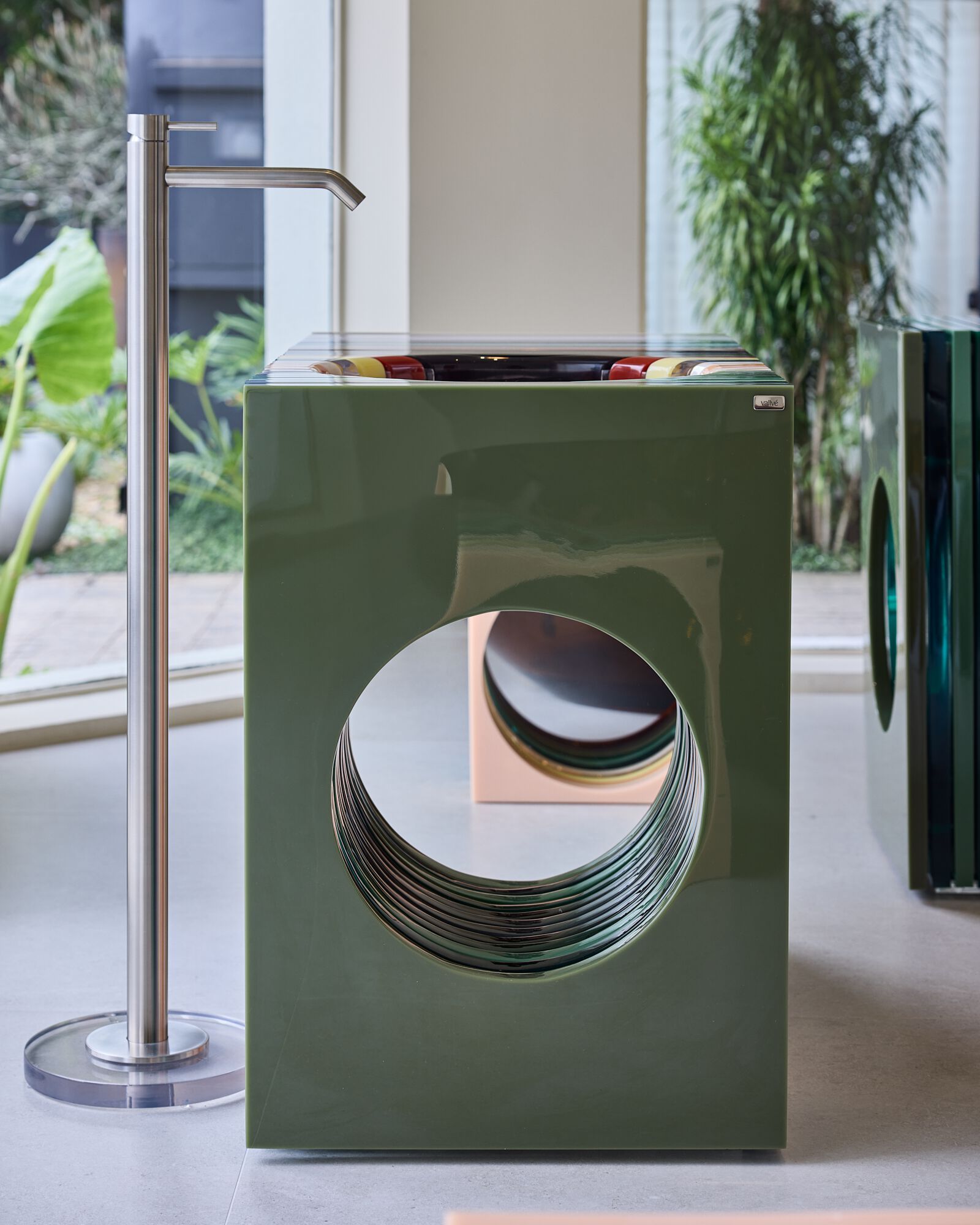 Отдельно стоящий умывальник из смолы Vallvé Tomos ARCH-00109968 - Вид №1