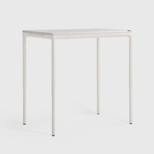 Регулируемый по высоте стол из фанеры