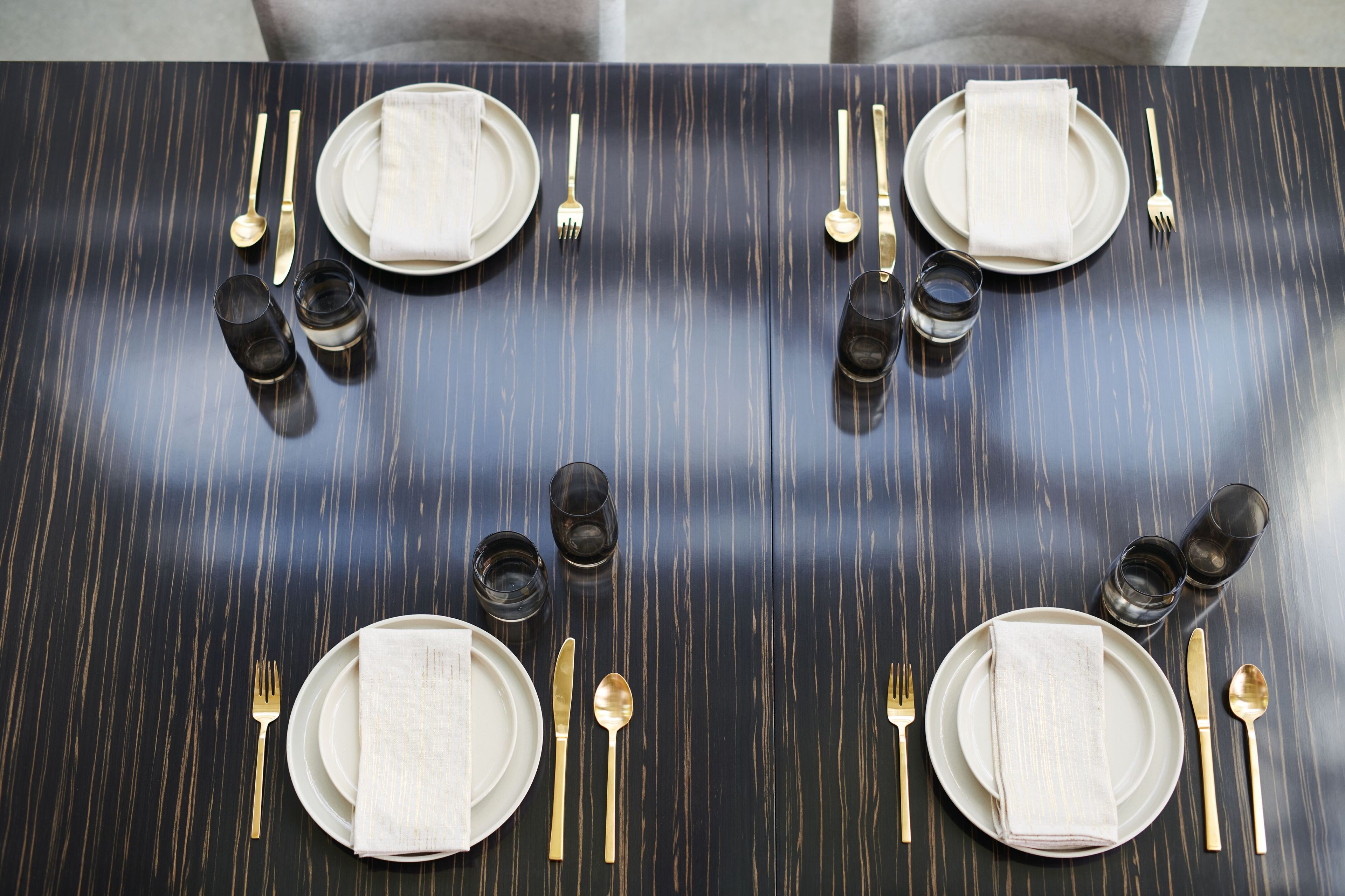 Прямоугольный обеденный стол из черного дерева Caracole Edge ARCH-00136606 - Вид №1