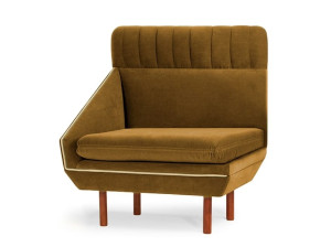 Тканевое кресло с высокой спинкой