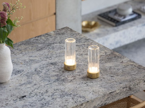 Алюминиевая и стеклянная светодиодная настольная лампа с батарейным питанием