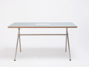 Прямоугольный стол из стали и дерева