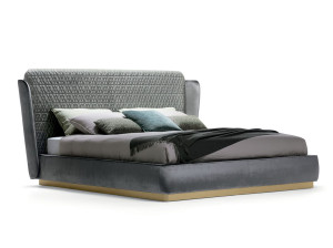 Двуспальная кровать с мягкой тканью