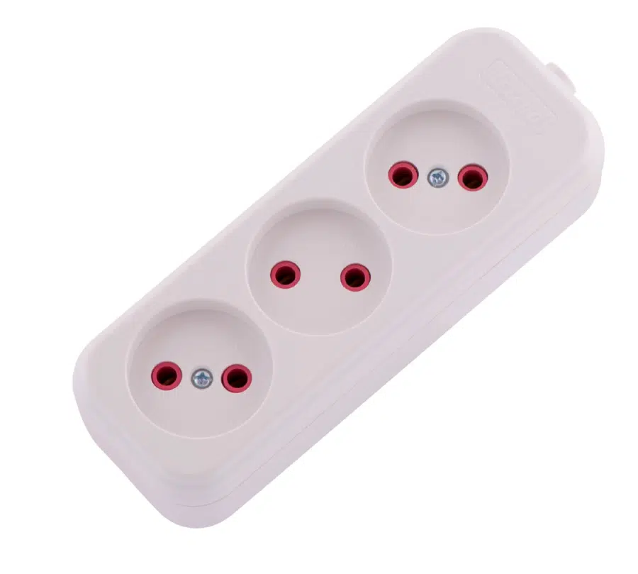 LILA Удлинитель без шнура бз 3 входа белый LEZARD 720-0300-303