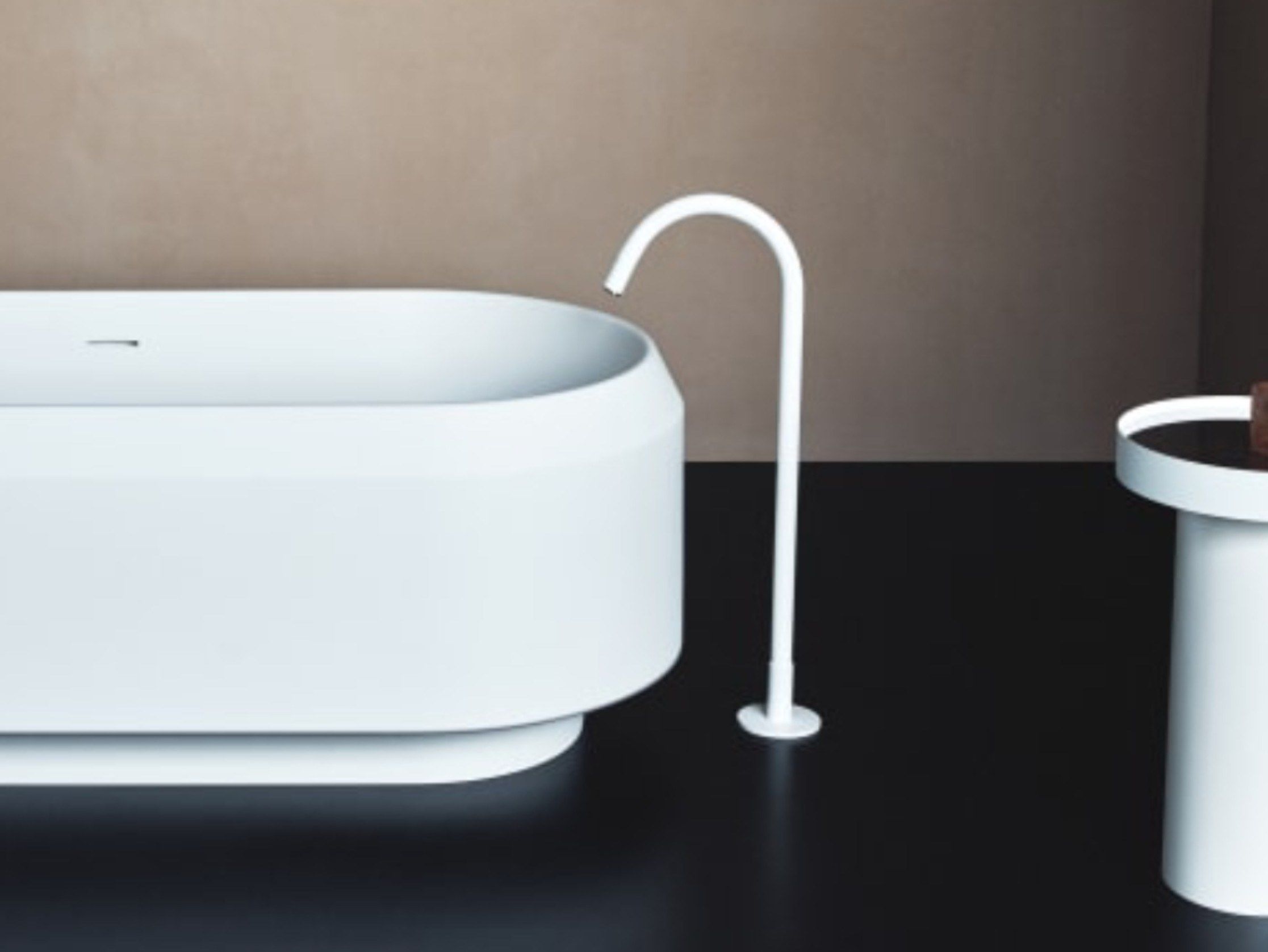 Латунный напольный дозирующий носик для ванны Agape Fez 2 ARCH-00124771