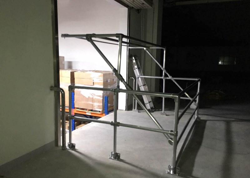 ArtSteel Подъемно-поворотная дверь из горячеоцинкованной или окрашенной в желтый цвет стали Palletgate Sgpgtybgv Santreyd  - Вид №6