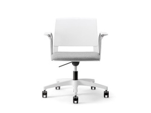 Пластиковый поворотный стул с подлокотниками