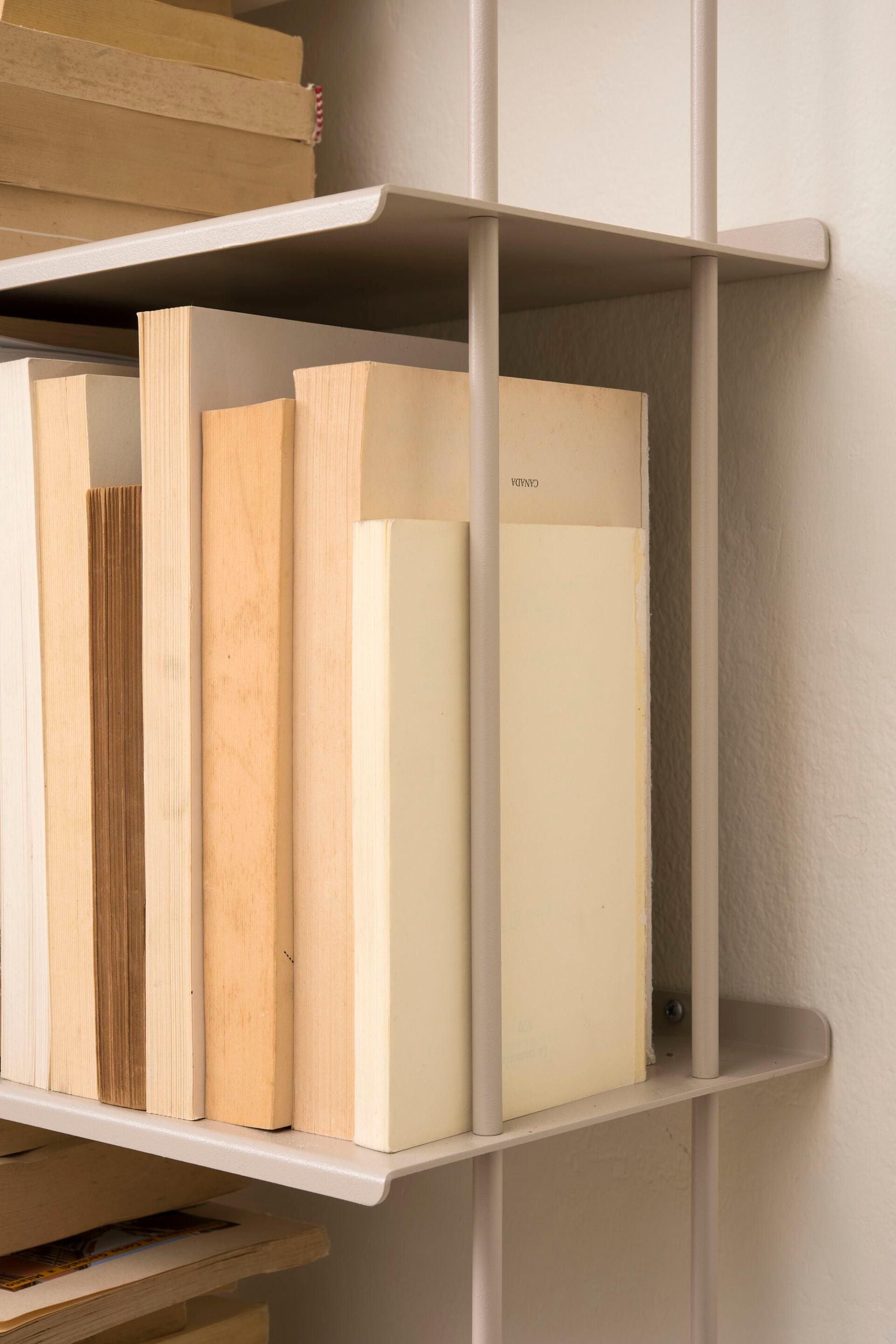 Алюминиевый секционный настенный книжный шкаф KRIPTONITE Krossing Midi ARCH-00127676 - Вид №4